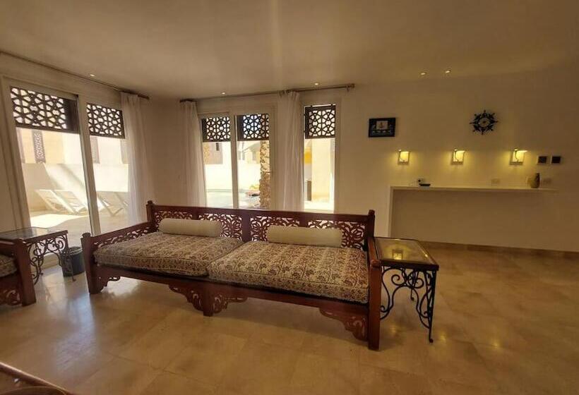 تختخواب و صبحانه Nayah Boutique Stays