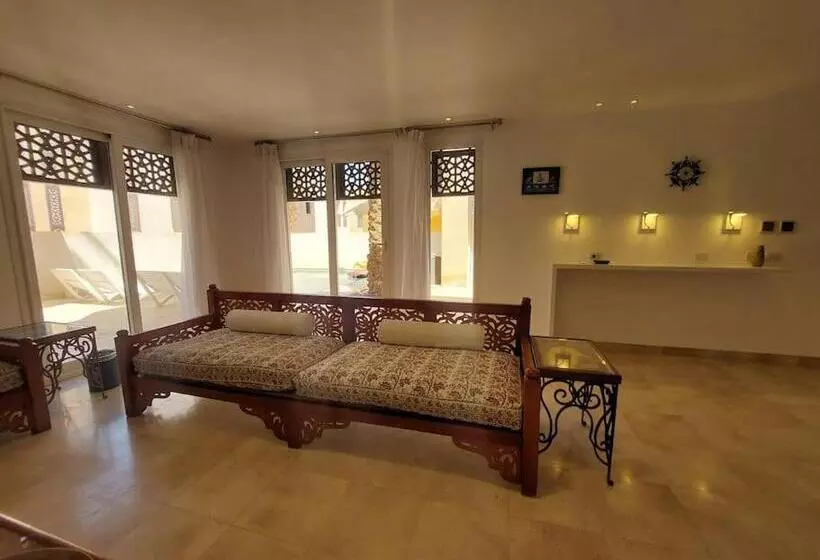 تختخواب و صبحانه Nayah Boutique Stays