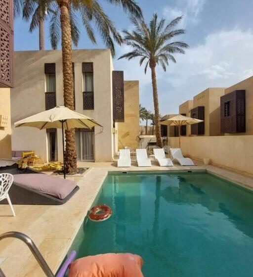 تختخواب و صبحانه Nayah Boutique Stays