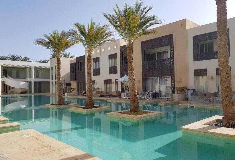 تختخواب و صبحانه Nayah Boutique Stays