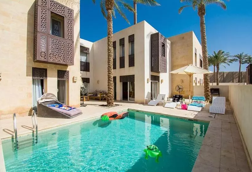 تختخواب و صبحانه Nayah Boutique Stays
