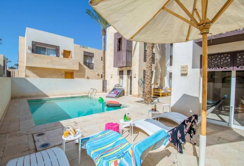 تختخواب و صبحانه Nayah Boutique Stays