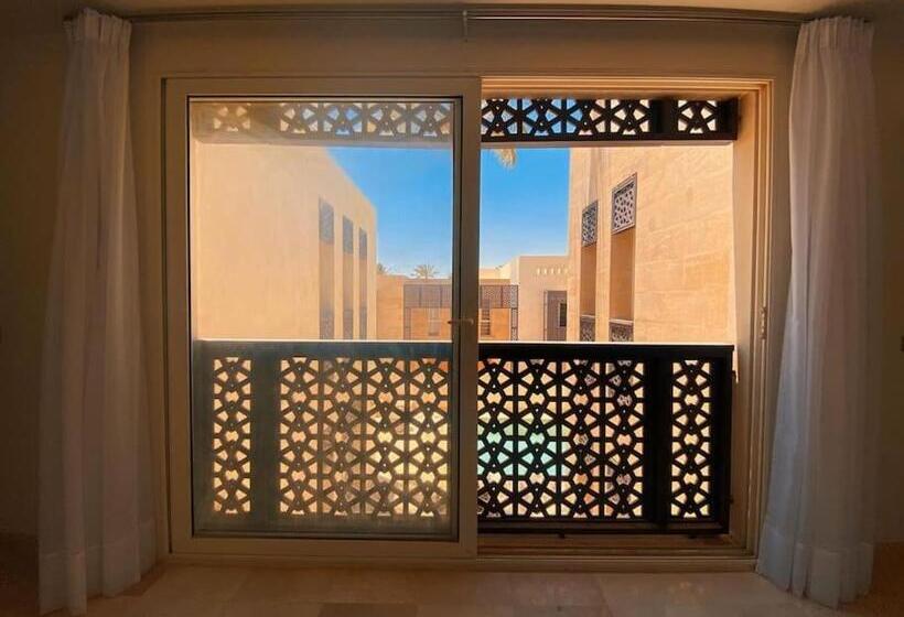 تختخواب و صبحانه Nayah Boutique Stays