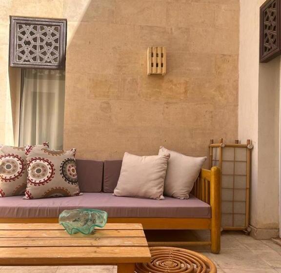 تختخواب و صبحانه Nayah Boutique Stays