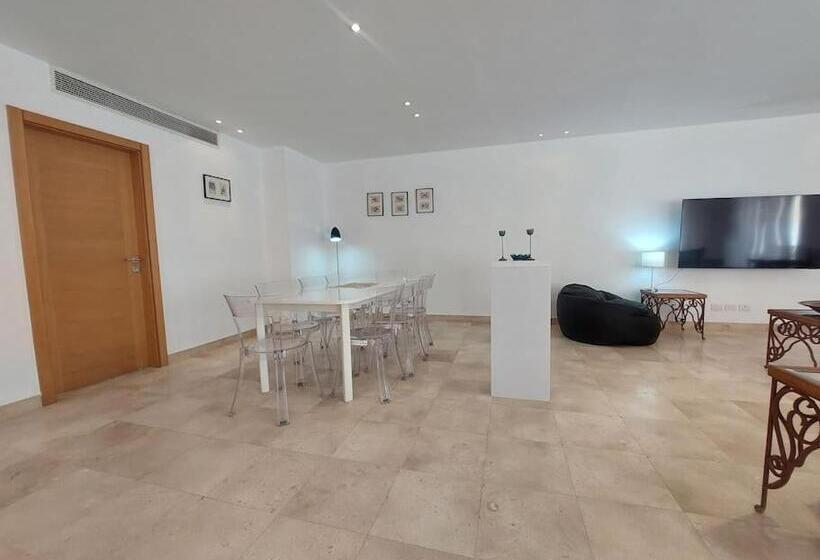 تختخواب و صبحانه Nayah Boutique Stays