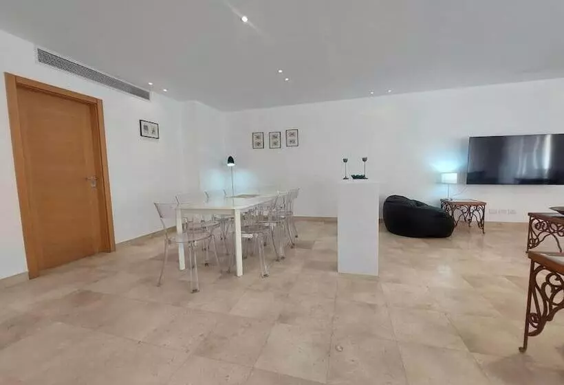 تختخواب و صبحانه Nayah Boutique Stays
