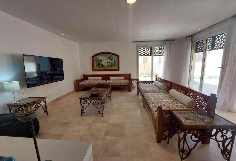 تختخواب و صبحانه Nayah Boutique Stays