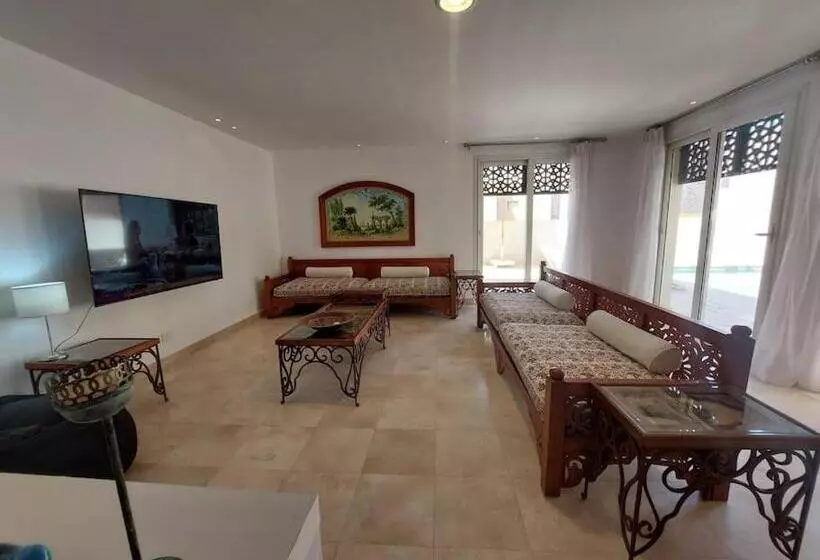 تختخواب و صبحانه Nayah Boutique Stays