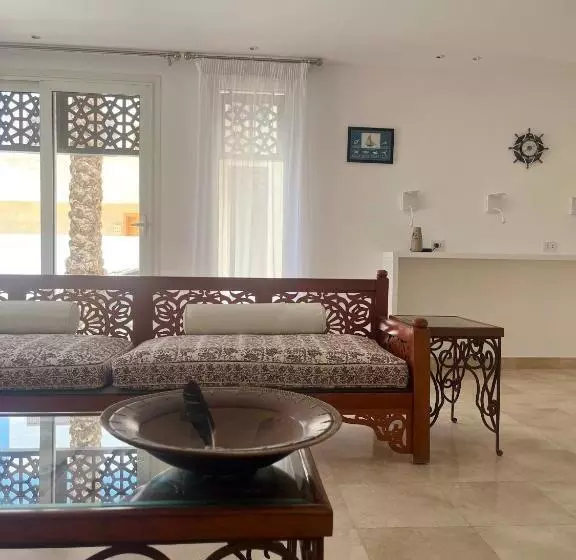 تختخواب و صبحانه Nayah Boutique Stays