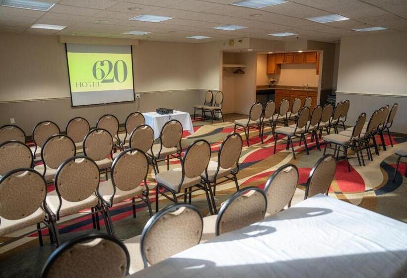 فندق 620