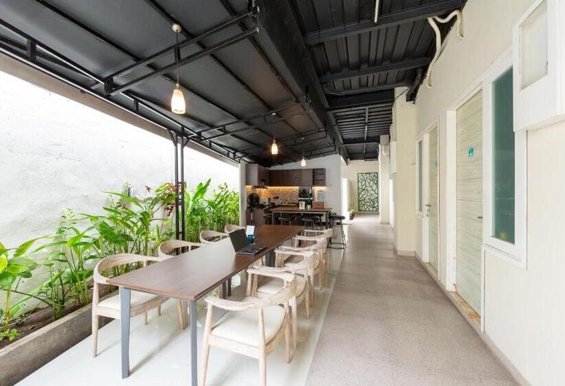 בית מלון כפרי Cove Matahari Senja