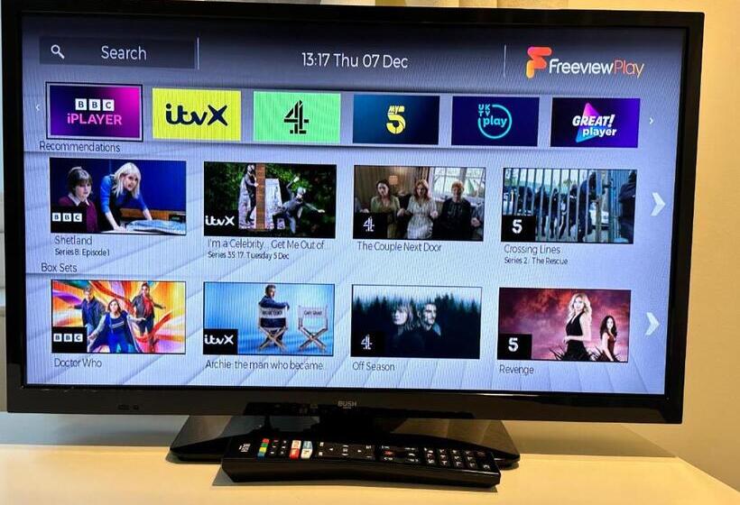 Lovely Town House Room 4