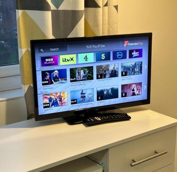 Lovely Town House Room 4