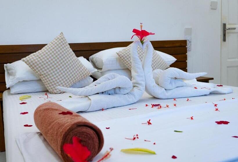 پانسیون Hikifas Beach Maldives