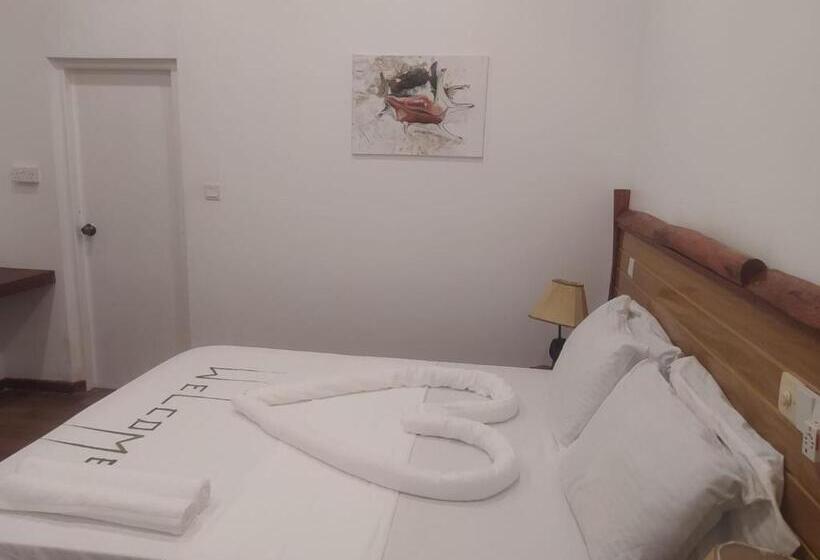 پانسیون Hikifas Beach Maldives