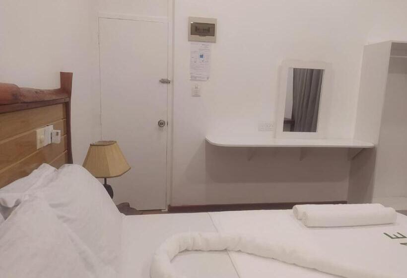 پانسیون Hikifas Beach Maldives