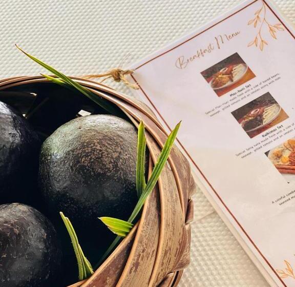 پانسیون Honey Seren Retreat