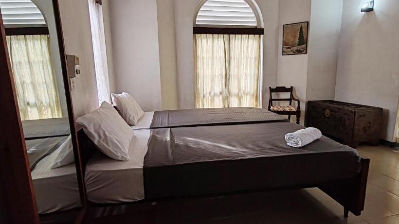 Пансион Jays Guest Diyatha Waterfront