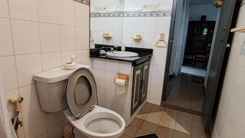 Пансион Jays Guest Diyatha Waterfront