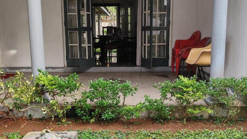 Пансион Jays Guest Diyatha Waterfront