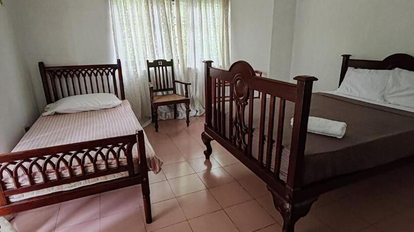 Пансион Jays Guest Diyatha Waterfront