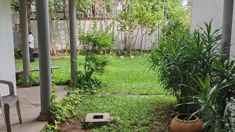 Пансион Jays Guest Diyatha Waterfront