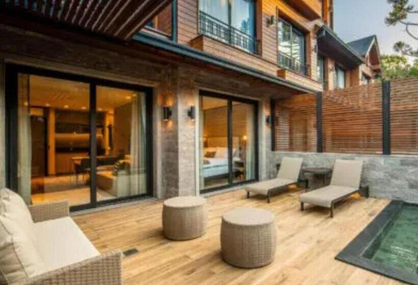 استراحتگاه Flat 2 Qtos Hotel Chateau Du Golden