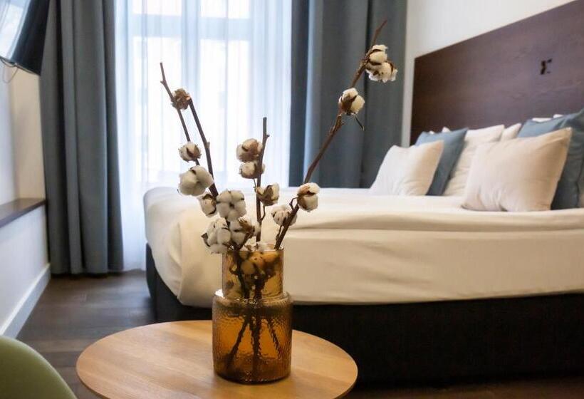 هتل Apartamenty Sowa Toruń