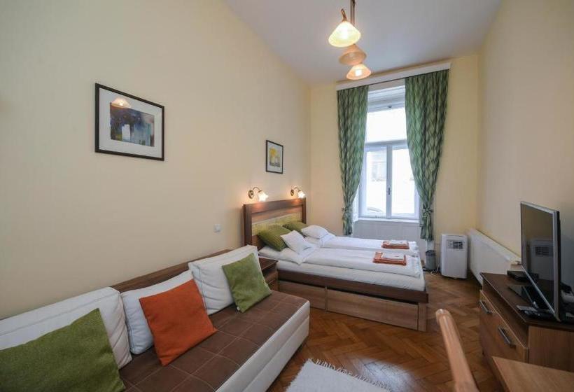 فندق Centrum Vendégház Eger