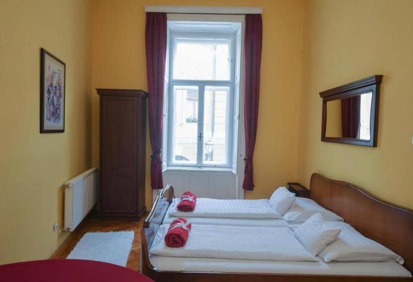 فندق Centrum Vendégház Eger