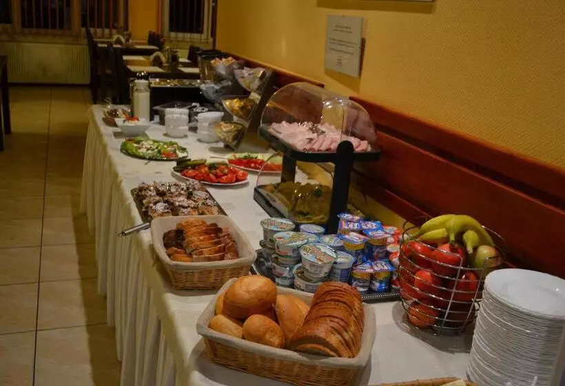 Hotelli Gambit I Restauracja Cieszyn