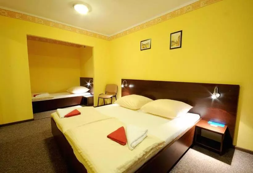 Hotelli Gambit I Restauracja Cieszyn