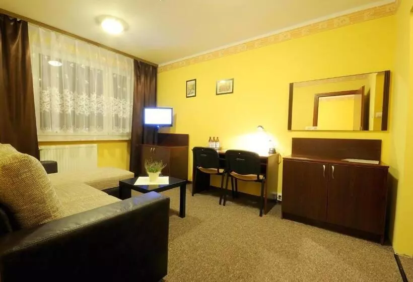Hotelli Gambit I Restauracja Cieszyn