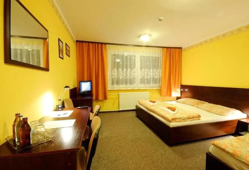 Hotelli Gambit I Restauracja Cieszyn