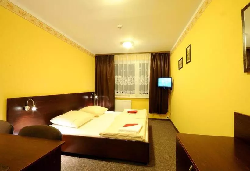 Hotelli Gambit I Restauracja Cieszyn