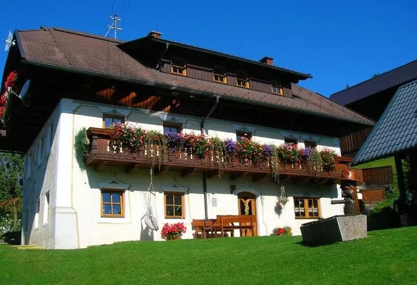 ホテル Historischer Bauernhof Schabus