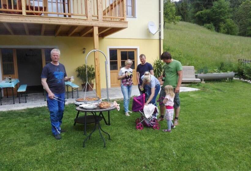 בית מלון כפרי Historischer Bauernhof Schabus