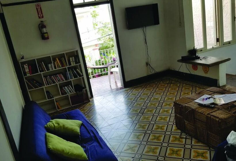 هتل Hostel H1 Miramar