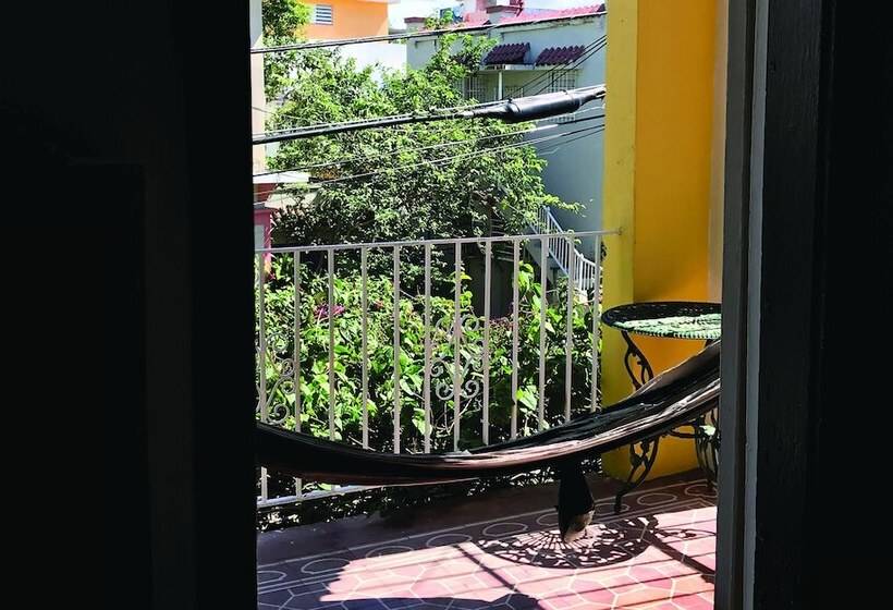 هتل Hostel H1 Miramar