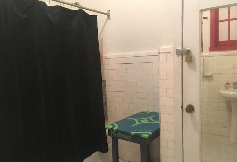 هتل Hostel H1 Miramar