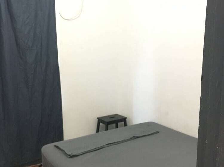 هتل Hostel H1 Miramar