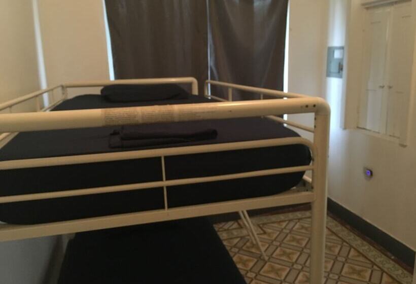 هتل Hostel H1 Miramar