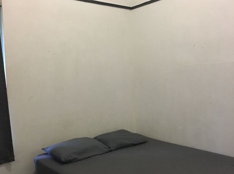 هتل Hostel H1 Miramar