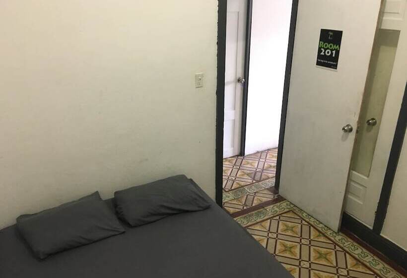 هتل Hostel H1 Miramar