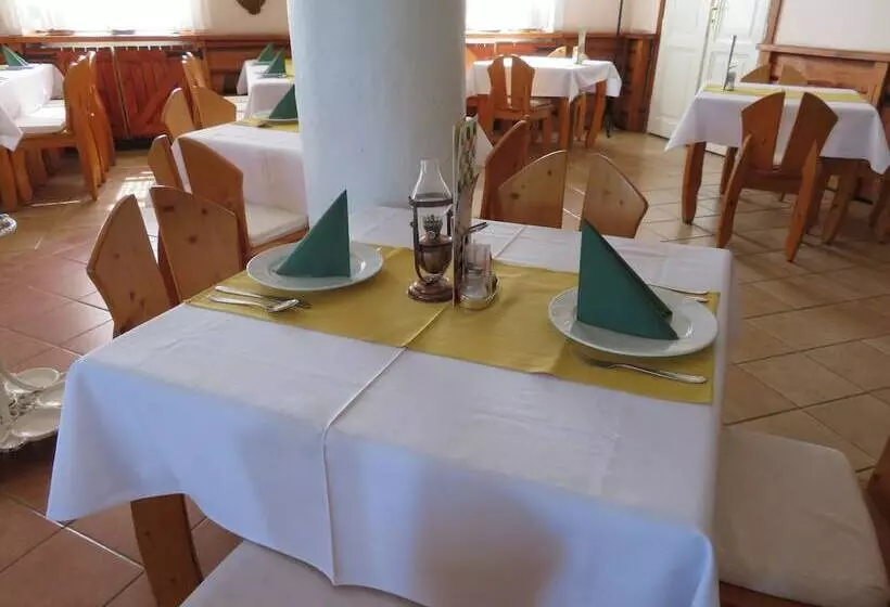 ホテル Józsi Bácsi Vendéglője és Szállodája