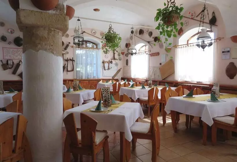 ホテル Józsi Bácsi Vendéglője és Szállodája