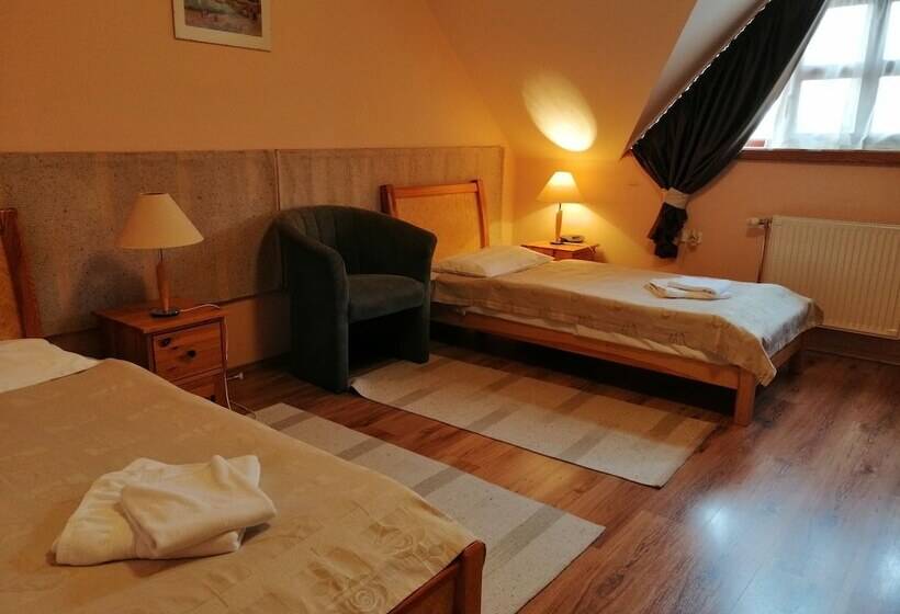 בית מלון כפרי Józsi Bácsi Vendéglője és Szállodája