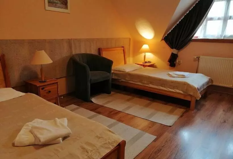 ホテル Józsi Bácsi Vendéglője és Szállodája