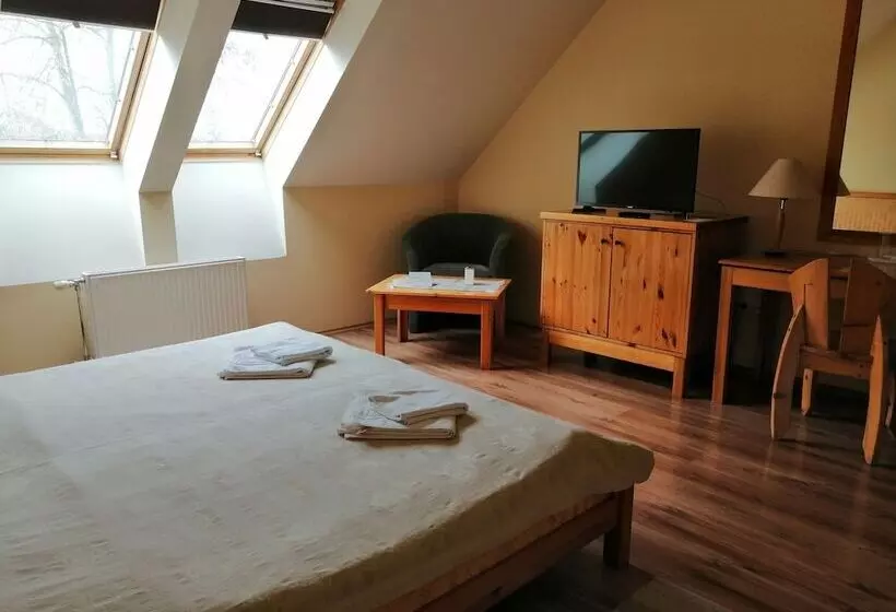 ホテル Józsi Bácsi Vendéglője és Szállodája