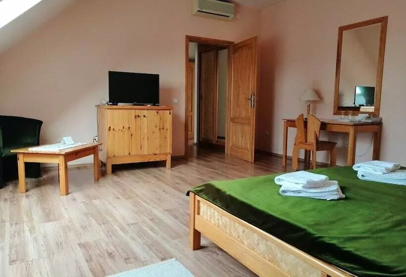 ホテル Józsi Bácsi Vendéglője és Szállodája